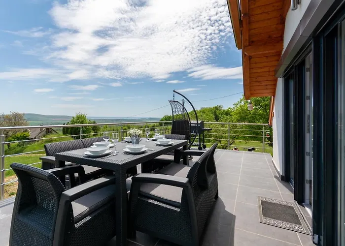 Káli Vineyard Estate Villa